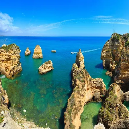 B07 - Maria Vitoria In Center * Lagos