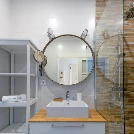 B07 - Maria Vitoria In Center * Lagos