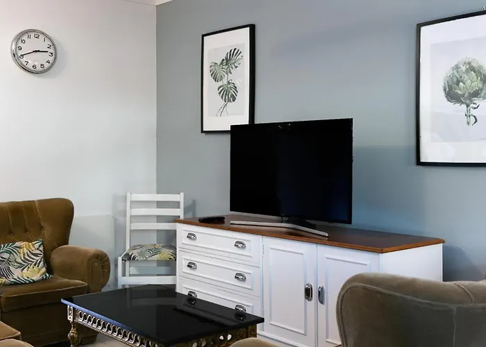 B07 - Maria Vitoria In Center