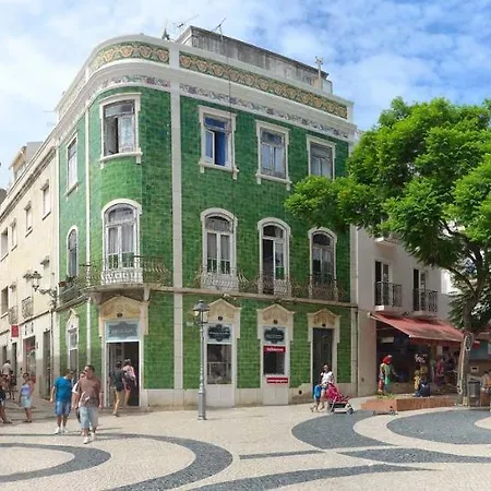 B07 - Maria Vitoria In Center Lagos